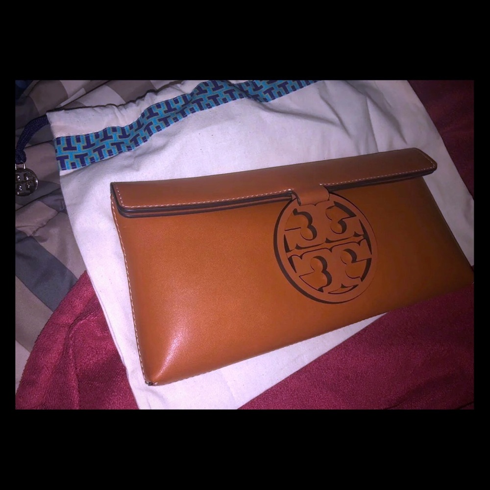 ✨Tory Burch Miller Clutch✨